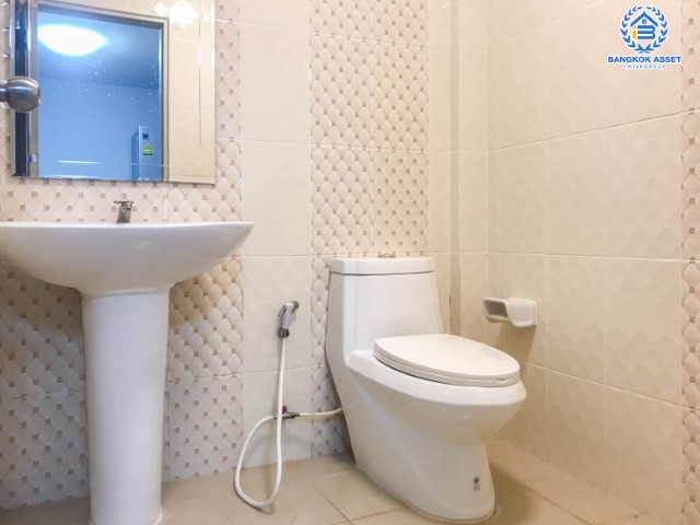 *****ทาวน์เฮ้าส์มือสองย่านนครปฐม ม.แกรนด์วิลเลจ2 เพชรเกษม เนื้อที่กว้างขวางมากถึง 27.5 ตร.ว. ฟังก์ชัน 3 ห้องนอน 3 ห้องน้ำ 1 ที่จอดรถ บนทำเลแห่งการเดินทาง เชื่อมต่อถนนพุฑธมณฑล สาย5 ในราคาคุ้มสุดในย่าน!